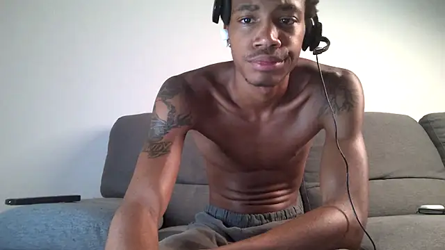 BlackBullTitus' Live Sex Cam Show