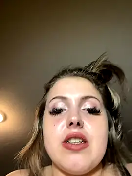 JuicyExxxperience's Webcam Show