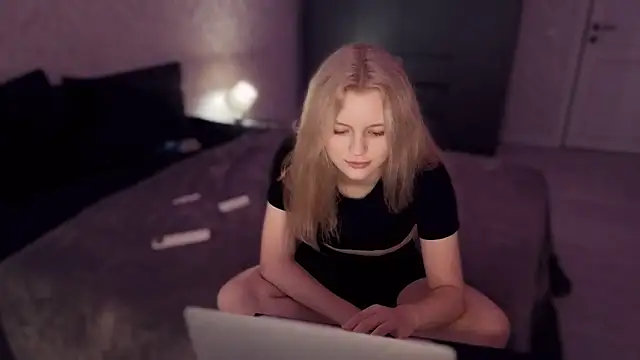 Zara__Doll's Webcam Show