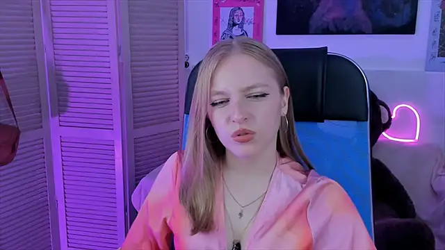 LuunaWiinters' Webcam Show