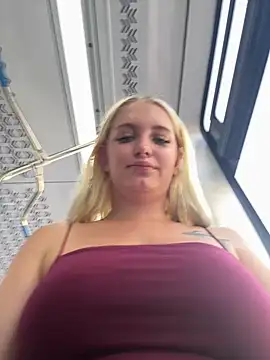 Milkyy_wway's Webcam Show