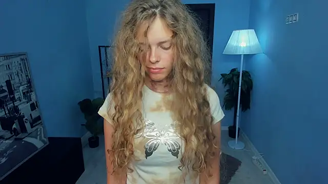 RayaNenlia's Webcam Show