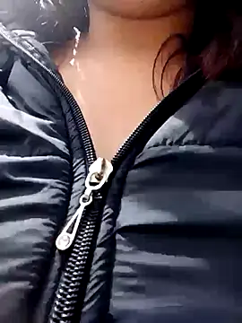 mariana_21x 现场性爱视讯表演