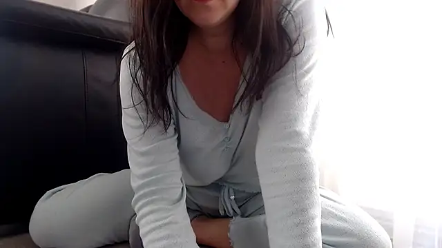 SofiaLenis 现场性爱视讯表演