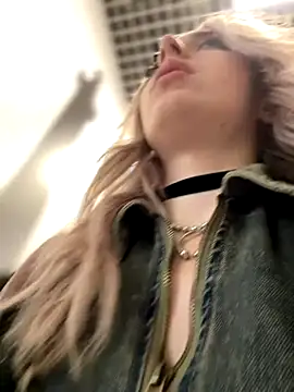 LoraaDoll's Webcam Show
