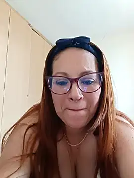 lucyaa411's Webcam Show