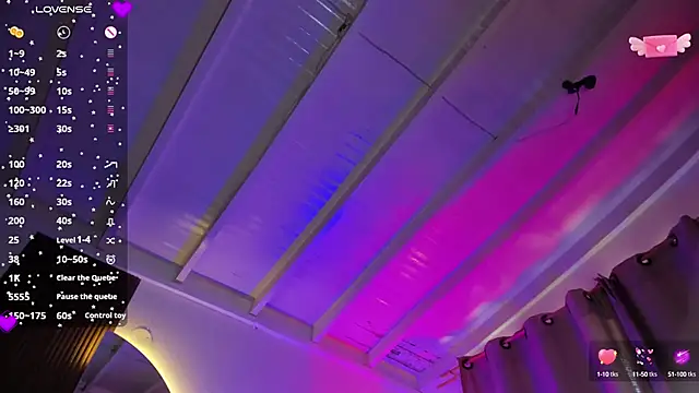 laura-hills18's Webcam Show