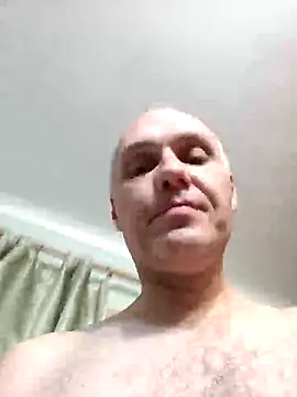 Pineapple04's Webcam Show