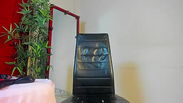 ronnie_hm_ 现场性爱视讯表演
