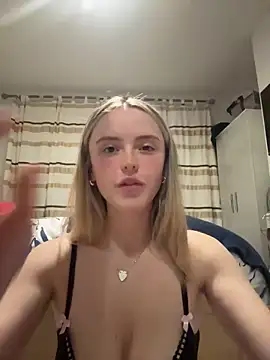 Elliemaexoxo Adlı Modelin Web Kamerası Şovu