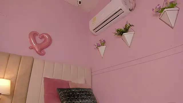 _lucia_18's Webcam Show