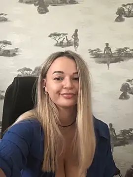 Seralunee's Webcam Show