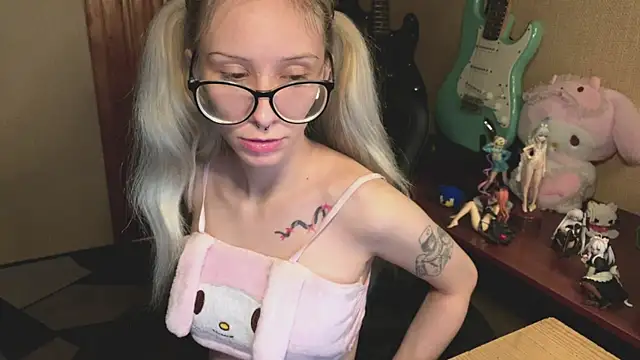 Elaincutee's Webcam Show