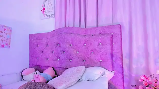 emilly_star's Webcam Show