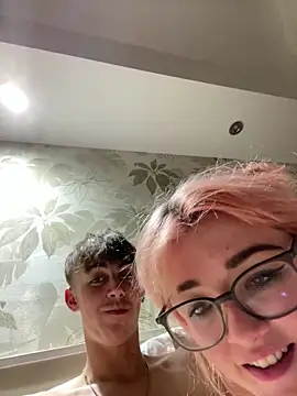 Itzz_lolareign's Webcam Show