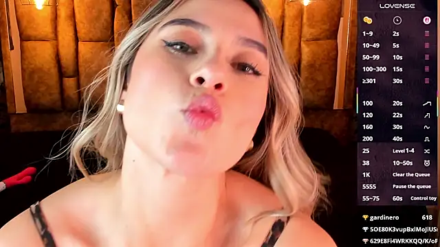 KiaraCarter's Webcam Show