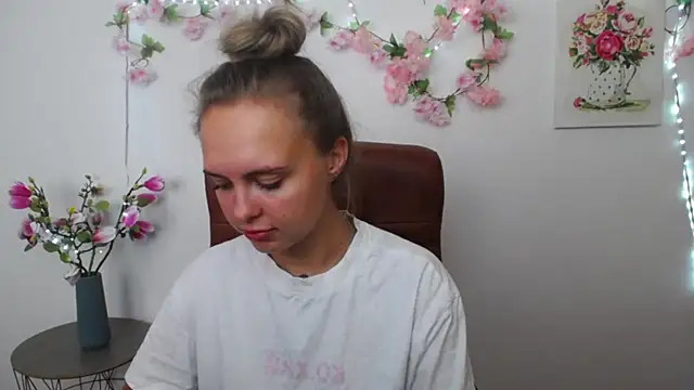 KhaleesiMoon's Webcam Show