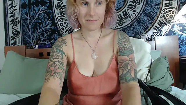 Cutikatxoxo's Live Sex Cam Show