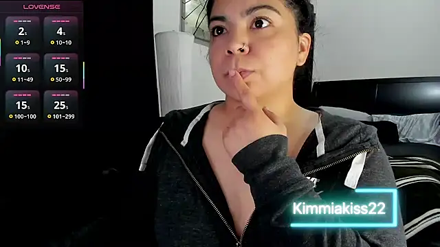 kimmiakiss22's Webcam Show