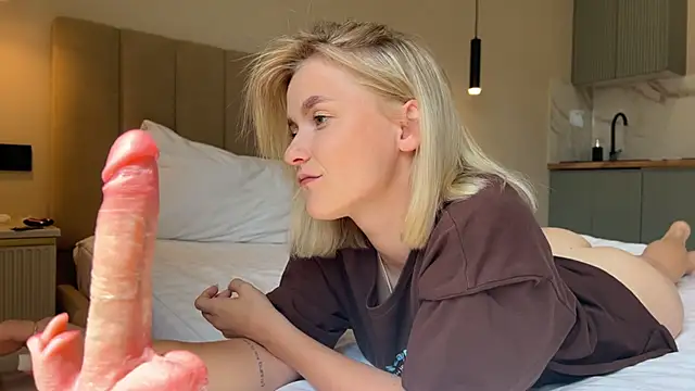 Adelovenick webcam show
