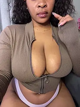 YellowHoneyDip's Live Sex Cam Show
