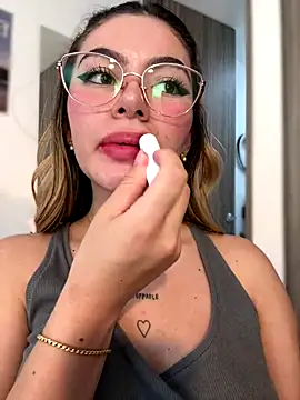 Your_Honeey's Live Sex Cam Show