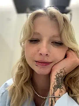 EveLittleSinner's Live Sex Cam Show