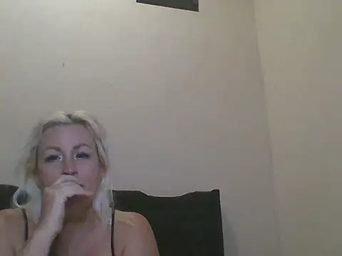 paris40's Live Sex Cam Show
