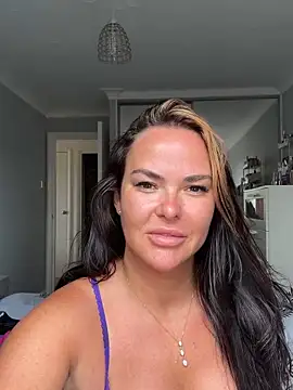Sweetbutnotinnocent's Webcam Show