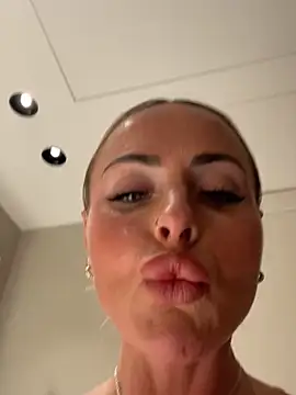 EmaSalis' Webcam Show