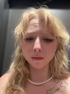 EveLittleSinner's Live Sex Cam Show