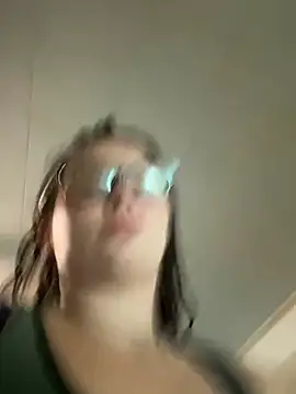 amiralily9's Webcam Show