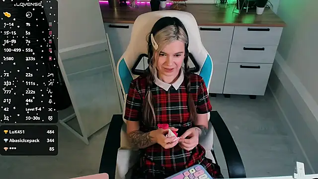 Lil_Amelie's Webcam Show
