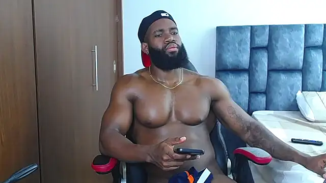 james_musclebbc's Webcam Show