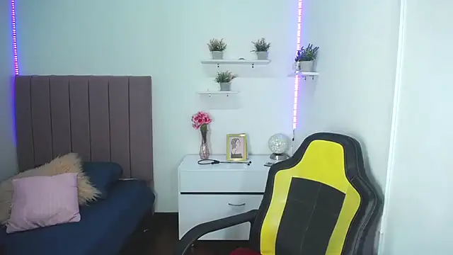 Nina_lovee_ Webcam show