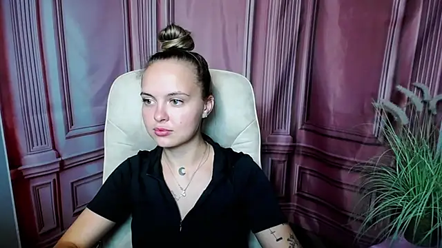 KhaleesiMoon Webcam-Show