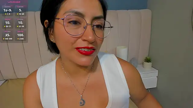 naty_bush's Live Chat Room