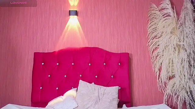 kassandra_james' Webcam Show