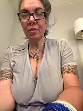 dieseldame1313's Live Sex Cam Show