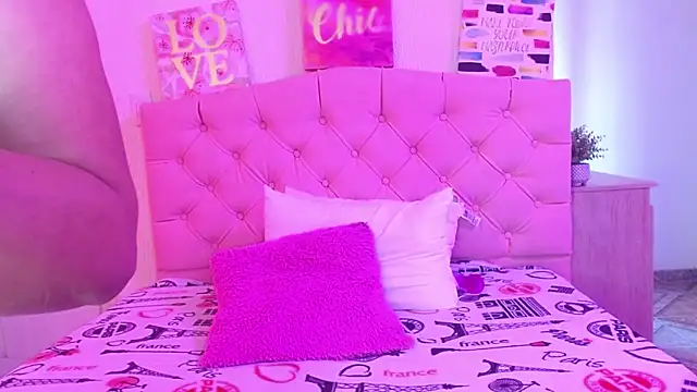 Charlote_lowen's Webcam Show