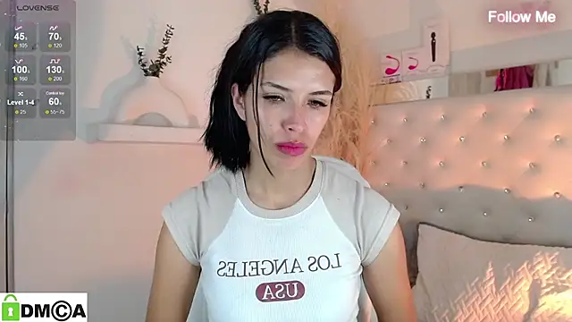 zoe_sexy_latin_19's Webcam Show