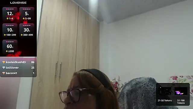BustyMilf_'s Webcam Show