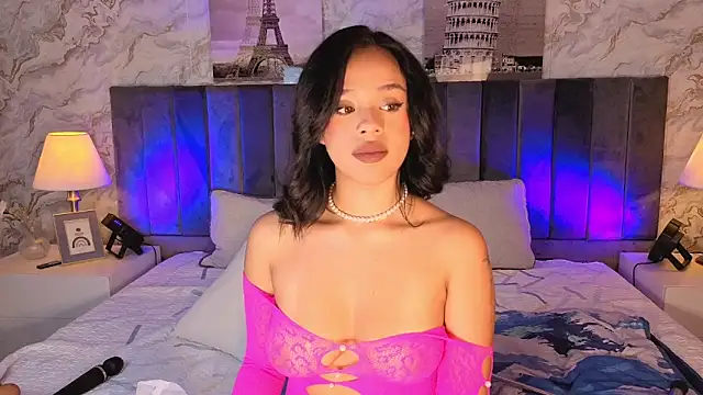 LiaHilton2's Webcam Show