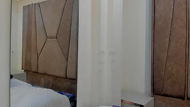 Isabela_Colins' Webcam Show