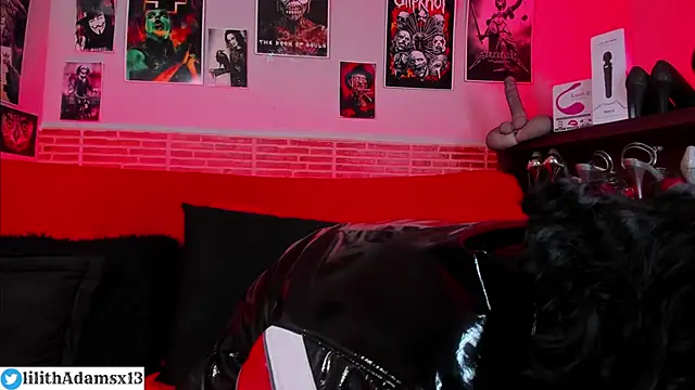 lilith-deveraux's Webcam Show