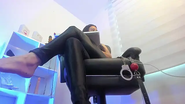 charlotte_joliedart's Webcam Show