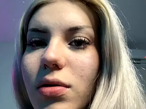 Alice18James' Webcam Show