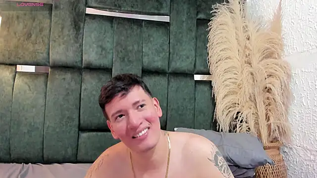 ZoeandEthan's Webcam Show