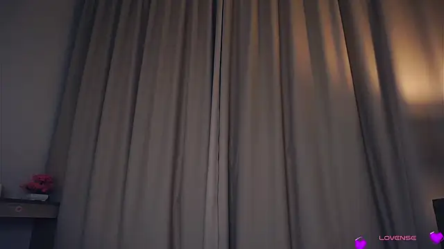 OronaNengl's Live Chat Room