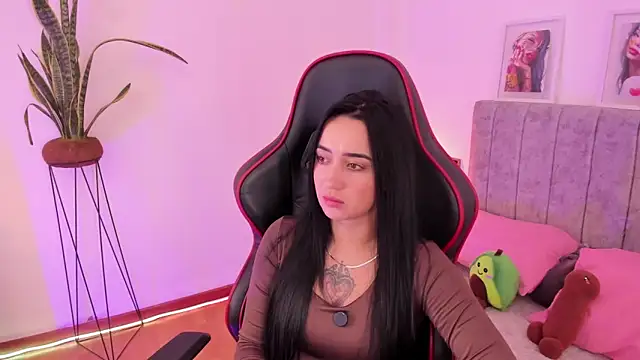 EmmyEvans1's Webcam Show